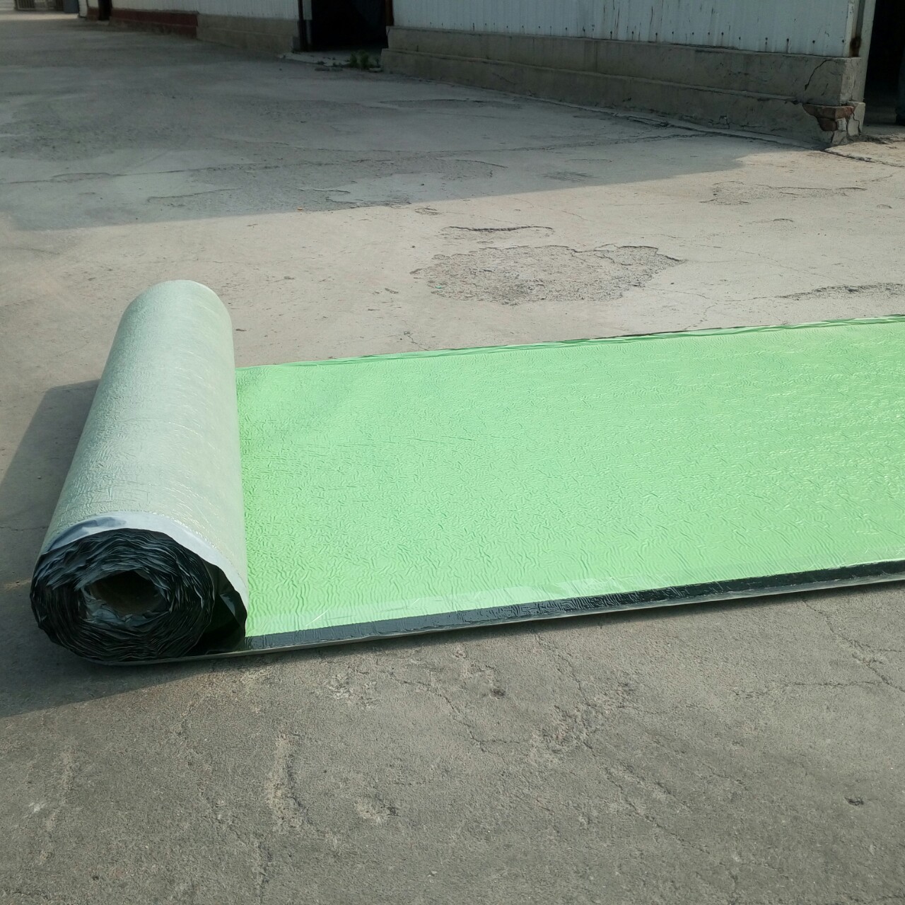 自粘強(qiáng)力交叉膜防水卷材 優(yōu)質(zhì)防水材料廠(chǎng)家的核心選擇